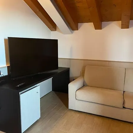 Ambassador Ξενοδοχείο 4*