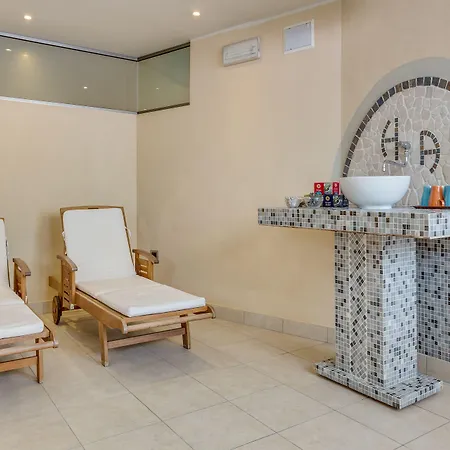 Ξενοδοχείο Ambassador 4*