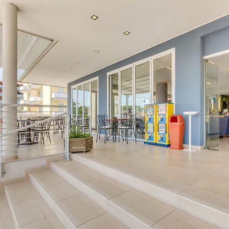 Ambassador ホテル カオルレ