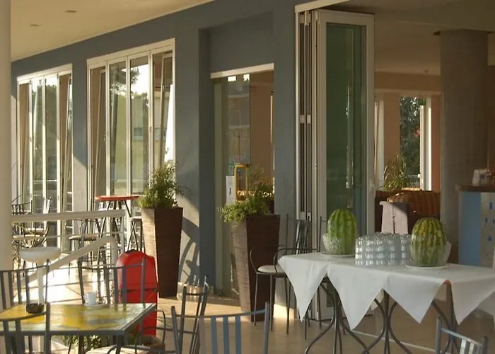 Ambassador 酒店 4*