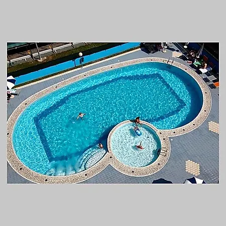 Ambassador 4*