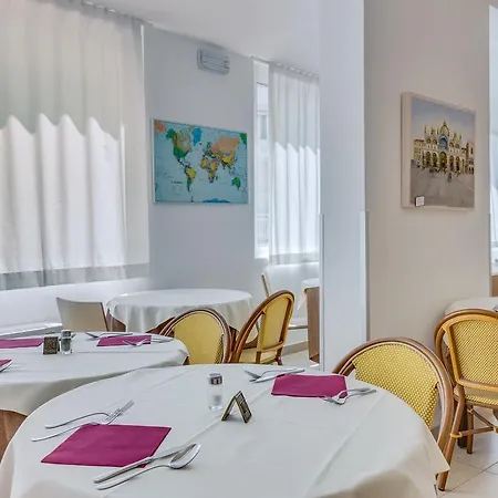 Szálloda Ambassador 4*