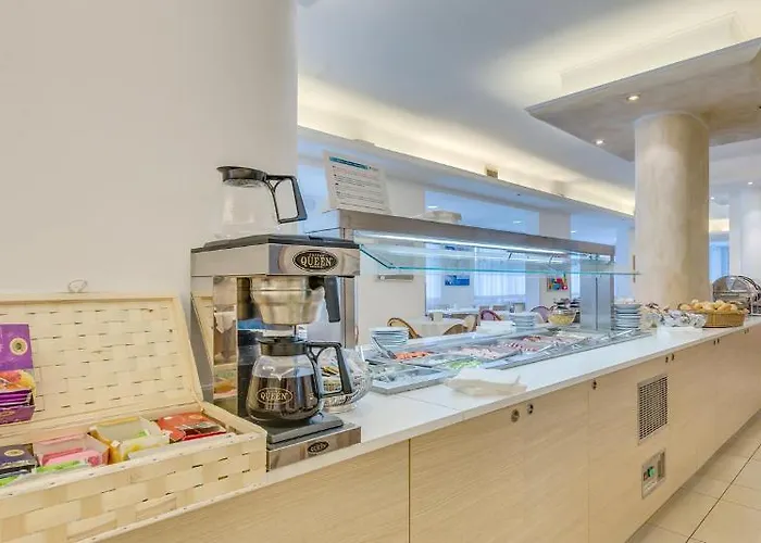 Ambassador Ξενοδοχείο 4*